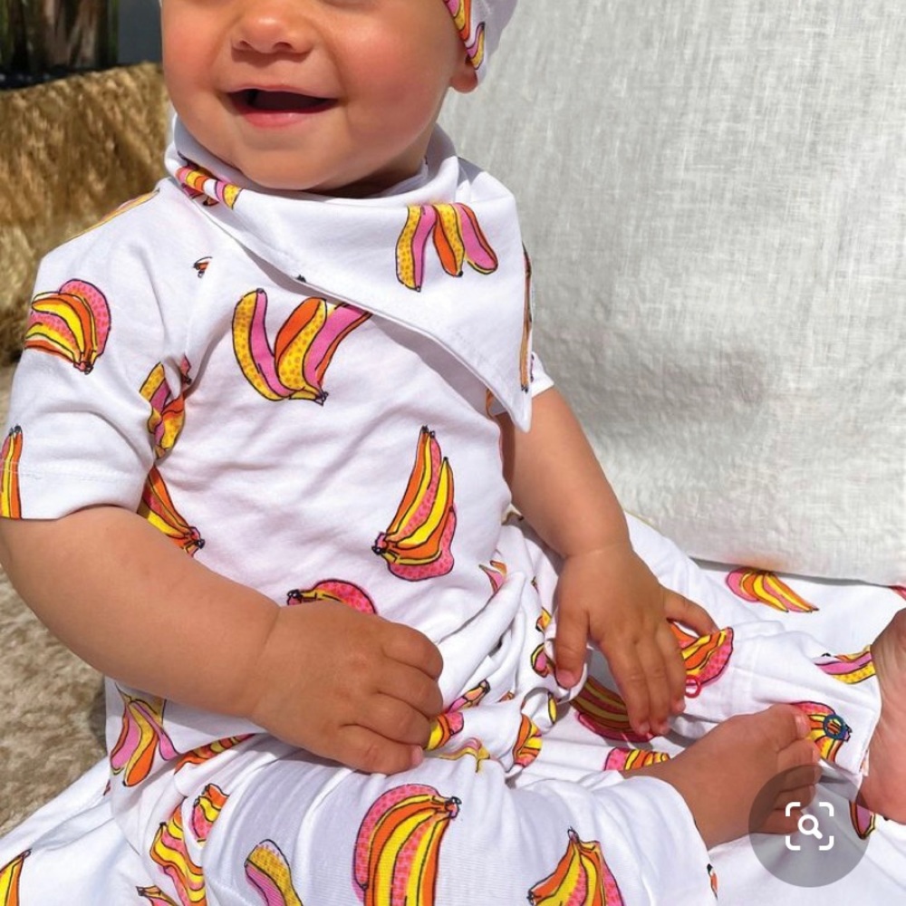 2 Never fully dressed baby banana print clothes and 1 blanket